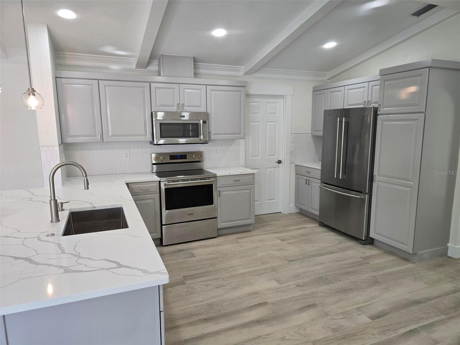 VENICE ACRES - Residential