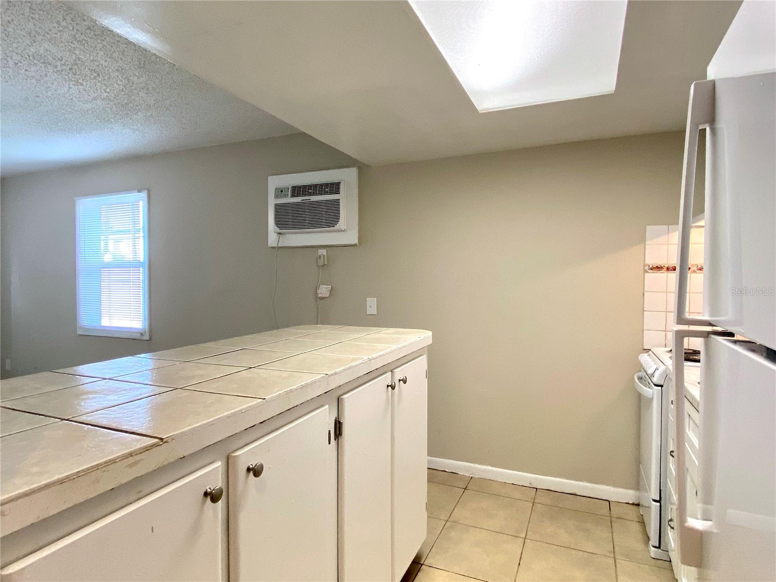 CURRY FORD STUDIOS - Residential Lease