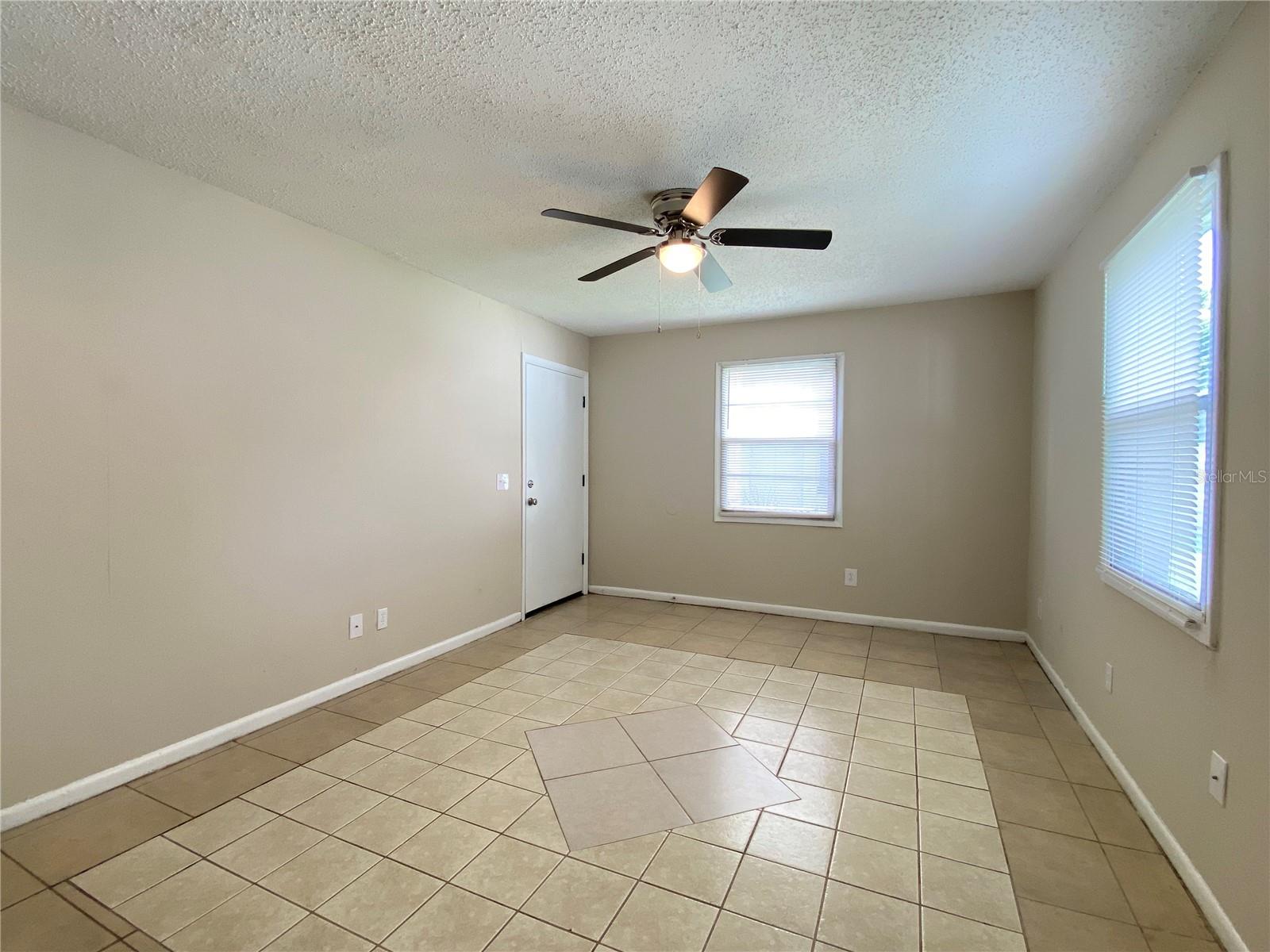 CURRY FORD STUDIOS - Residential Lease