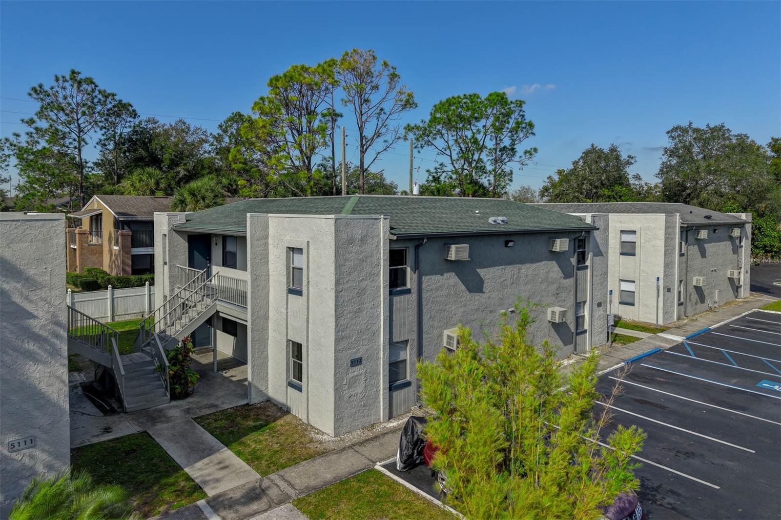 CURRY FORD STUDIOS - Residential Lease