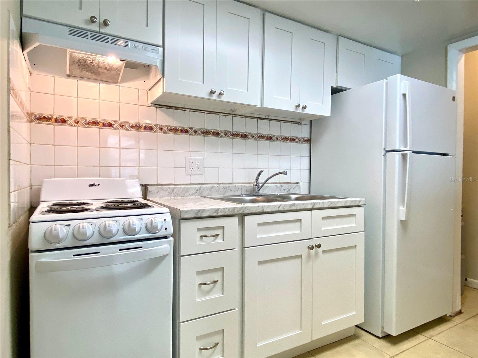 CURRY FORD STUDIOS - Residential Lease