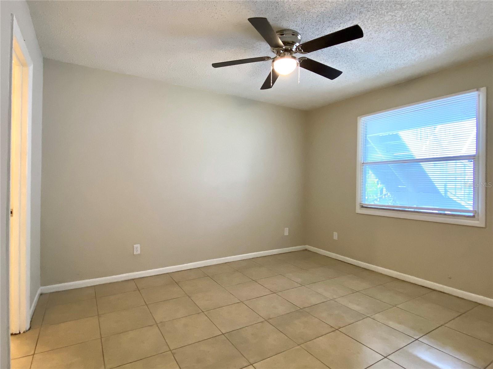 CURRY FORD STUDIOS - Residential Lease
