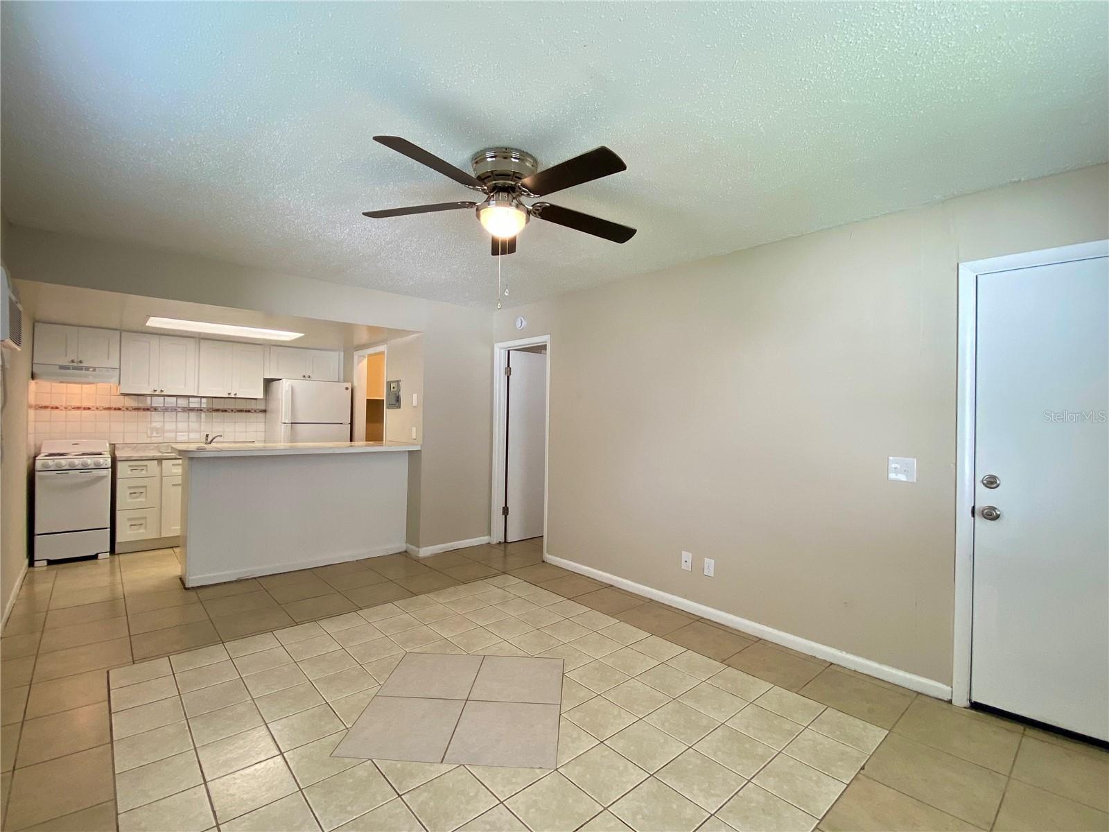 CURRY FORD STUDIOS - Residential Lease