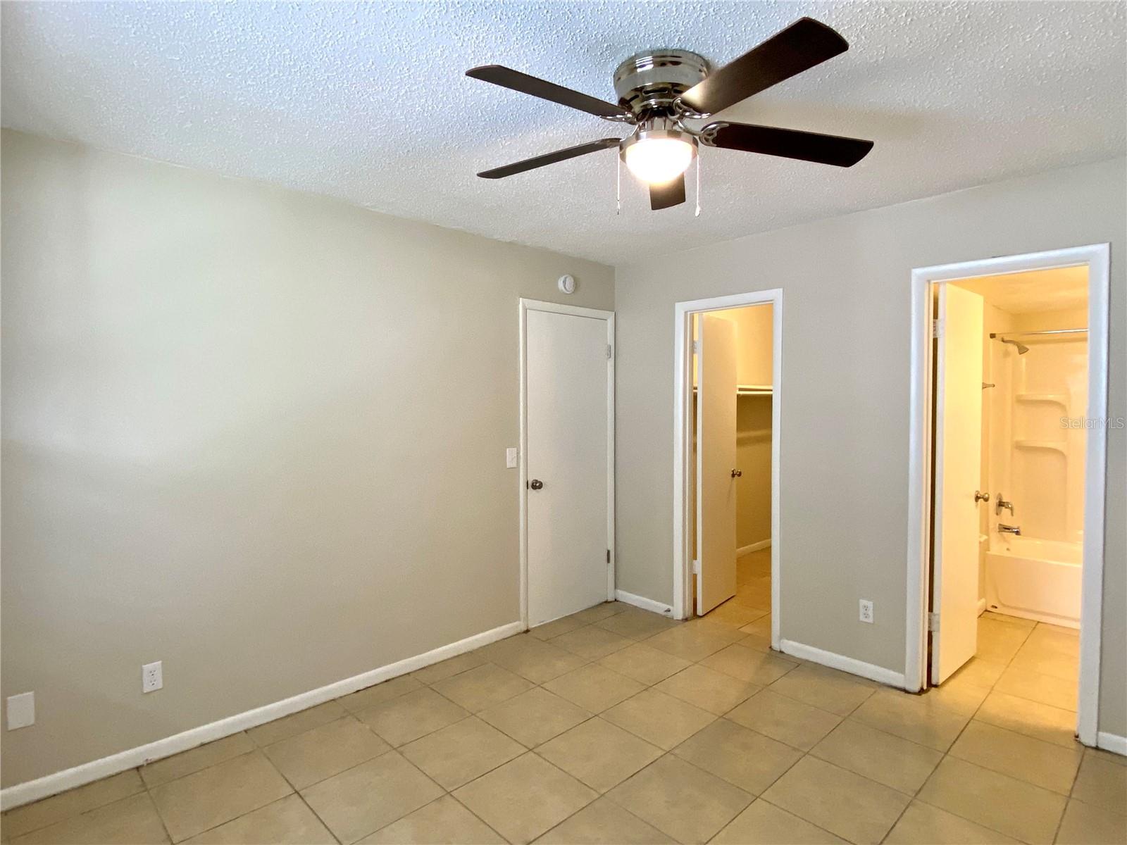 CURRY FORD STUDIOS - Residential Lease