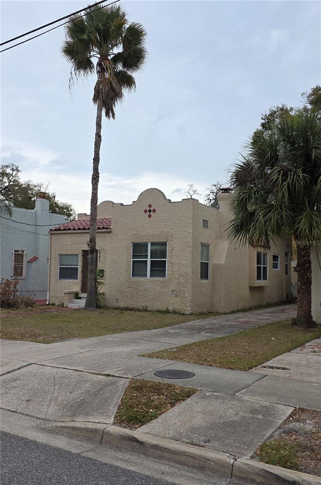 Photo of 847 S Ridgewood Avenue, Daytona Beach, FL 32114 (MLS # V4947593)