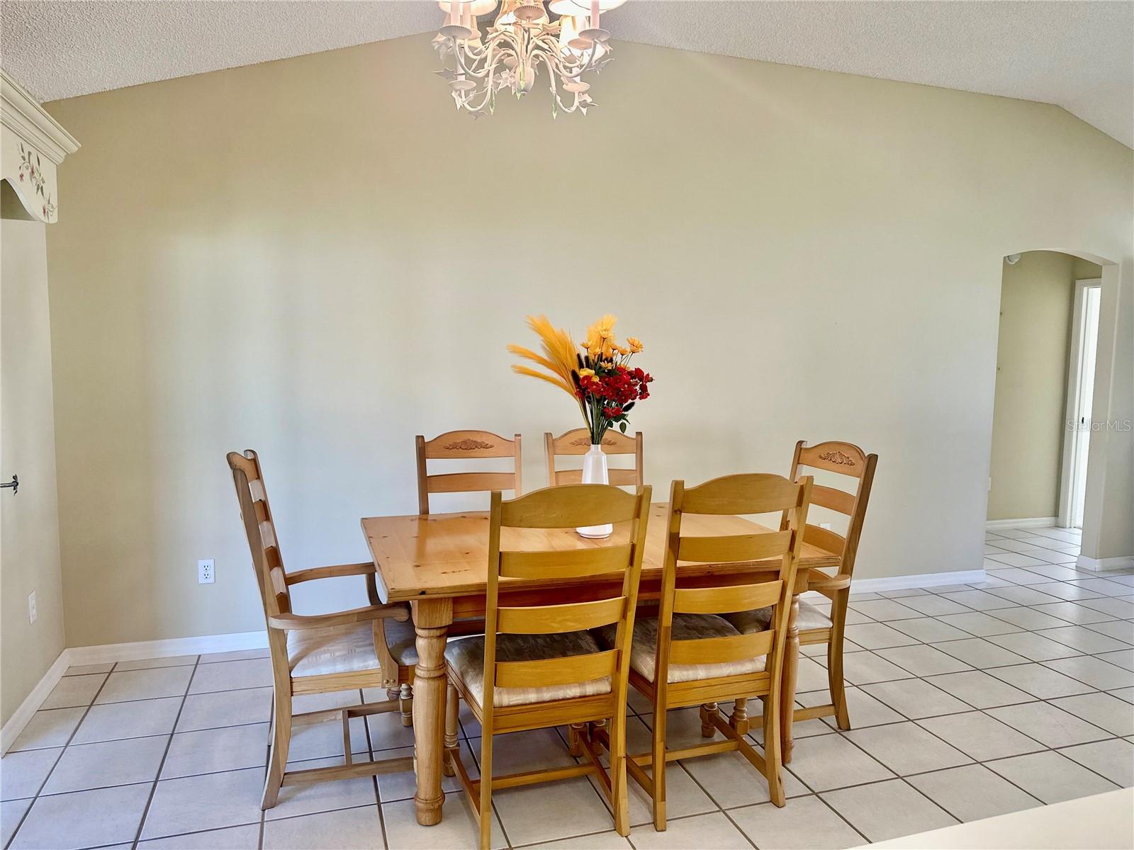 1213 EL ESPARZA LANE