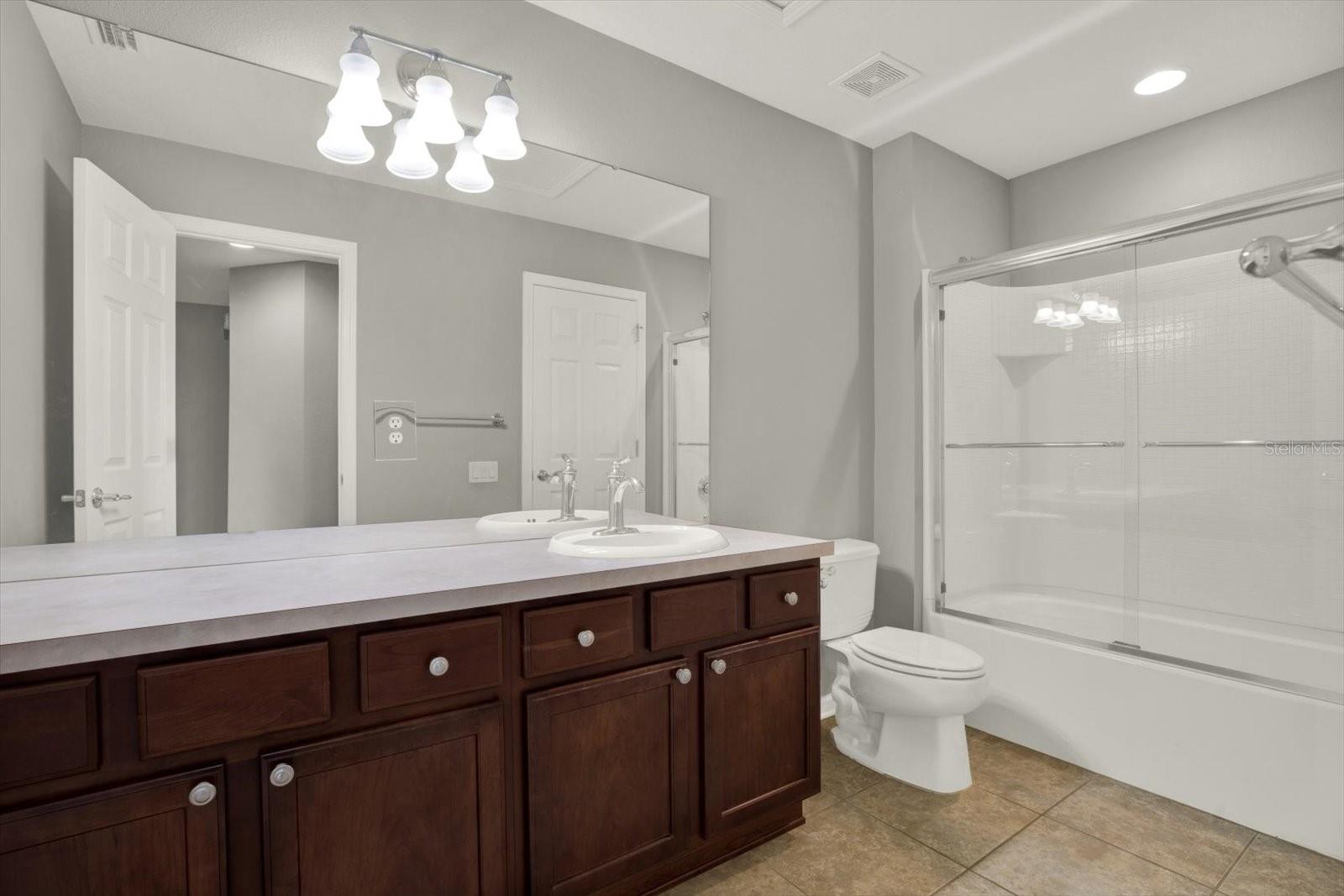 VENTURA BAY TWNHMS - Residential