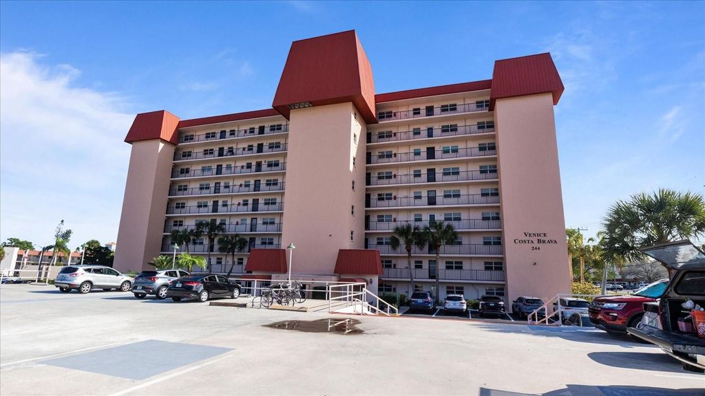 Photo of 244 Saint Augustine Ave #605, Venice, FL 34285 (MLS # N6138507)