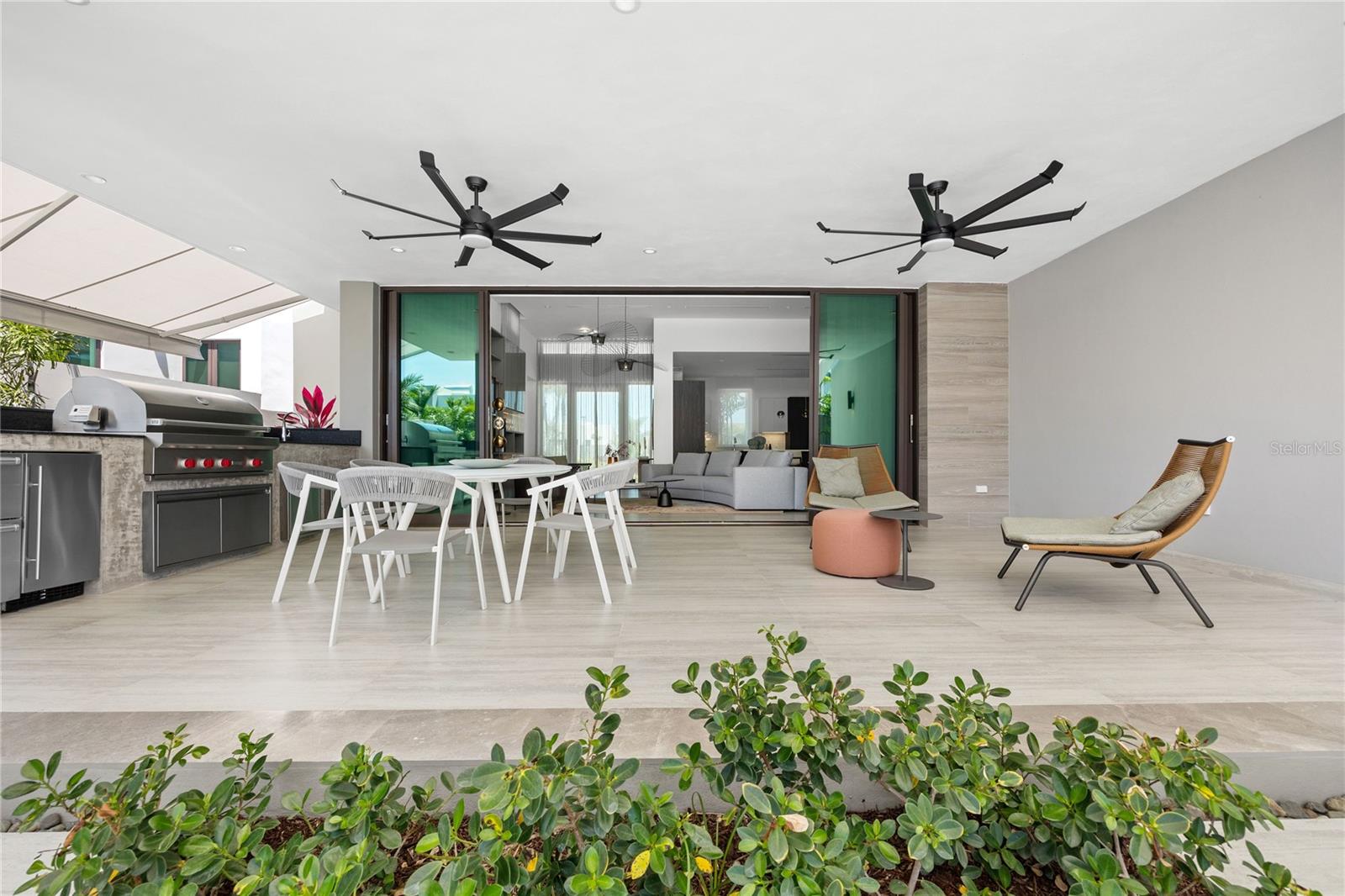 THE ISLES RESIDENCES AT DORADO BEACH - Residential