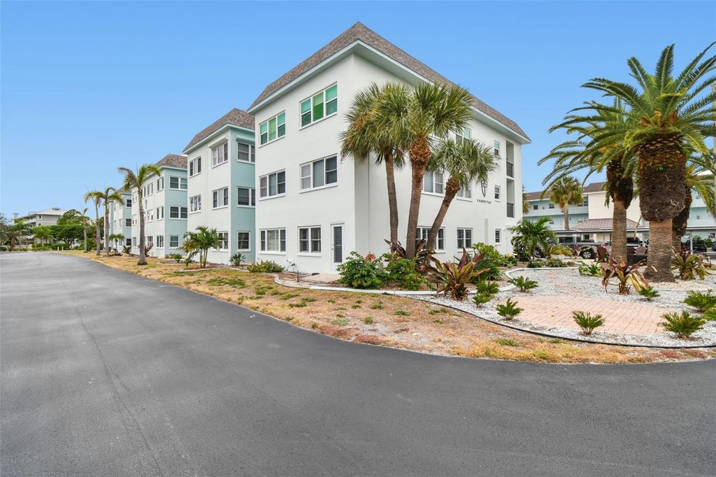 Photo of 8 Glencoe Place #107, Dunedin, FL 34698 (MLS # TB8447757)