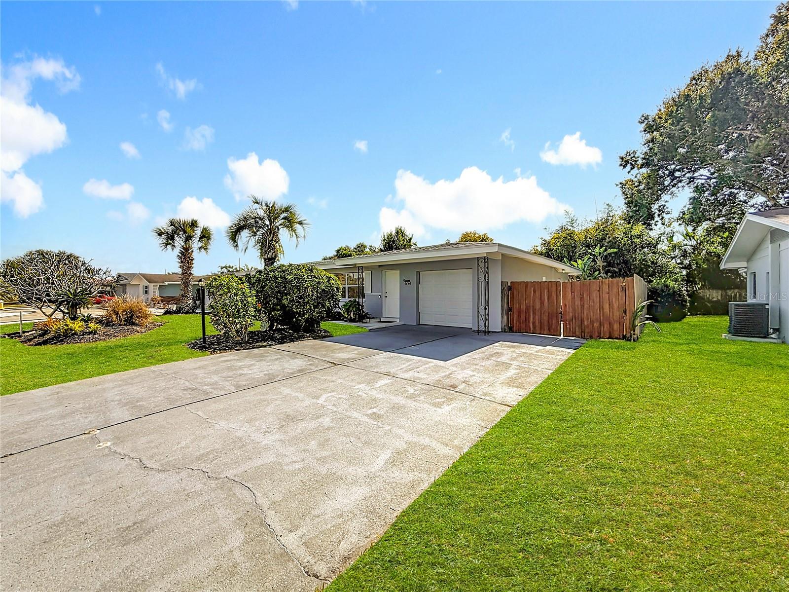 OAKHURST GROVES - Residential