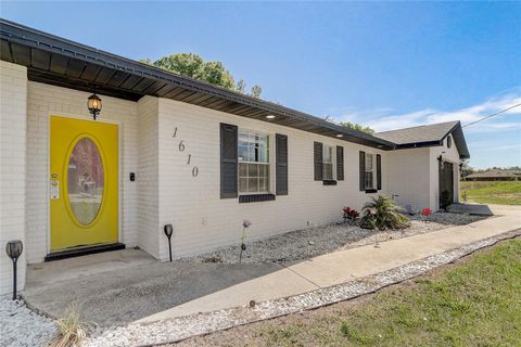 A home in WINTER HAVEN