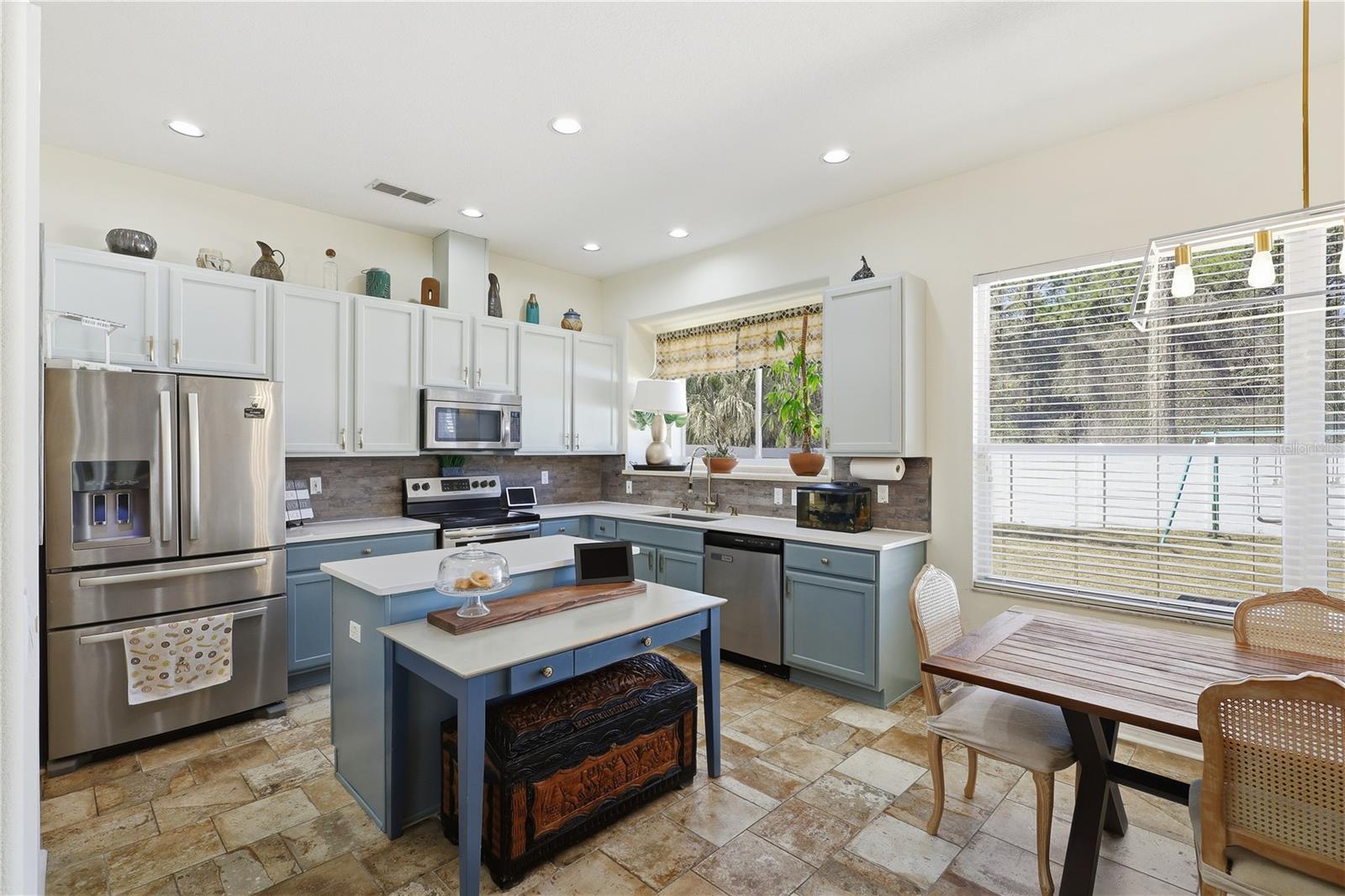 PINE LAKES - Residential