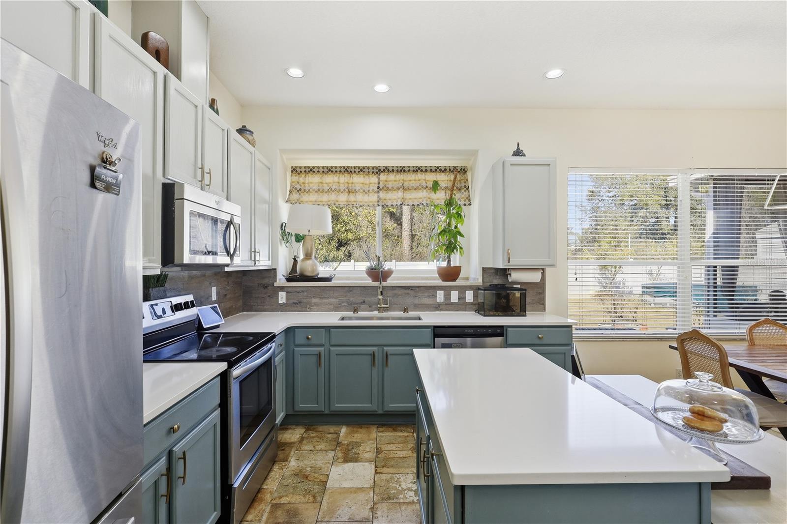 PINE LAKES - Residential