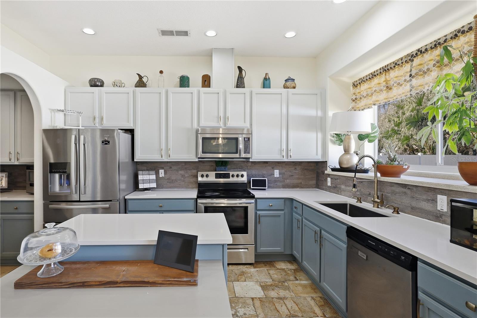 PINE LAKES - Residential