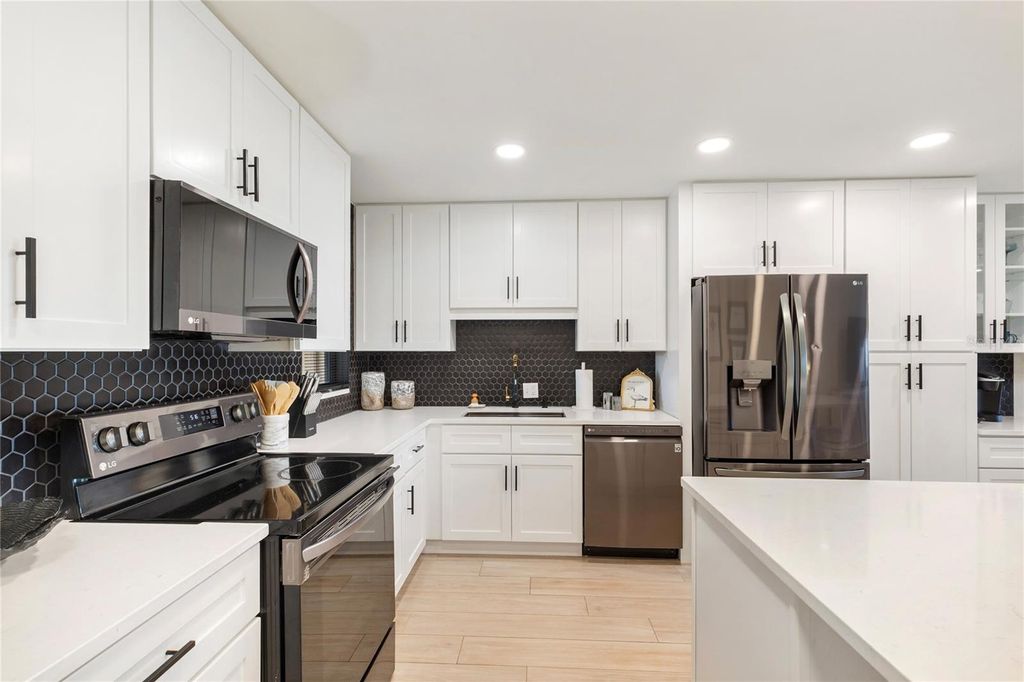 Photo of 3887 Catalina Drive, Bradenton, FL 34210 (MLS # TB8488386)