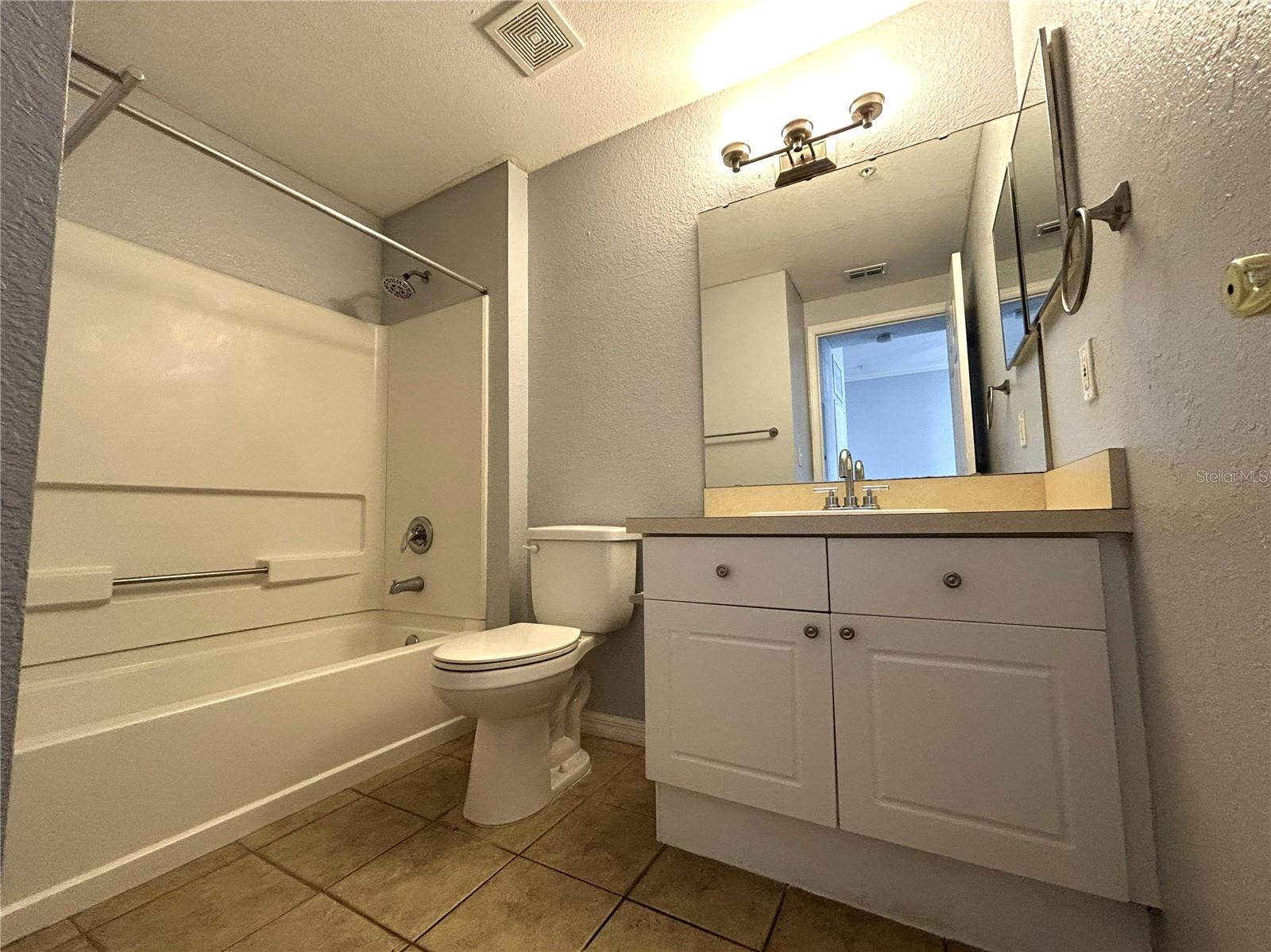 HUNTERS POINTE AT HUNTERS RESERVE A CONDO - Residential Lease