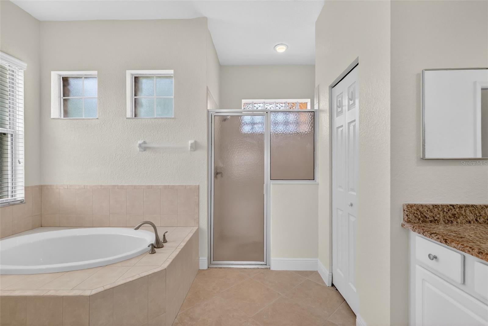 LAKESIDE LANDINGS - Residential