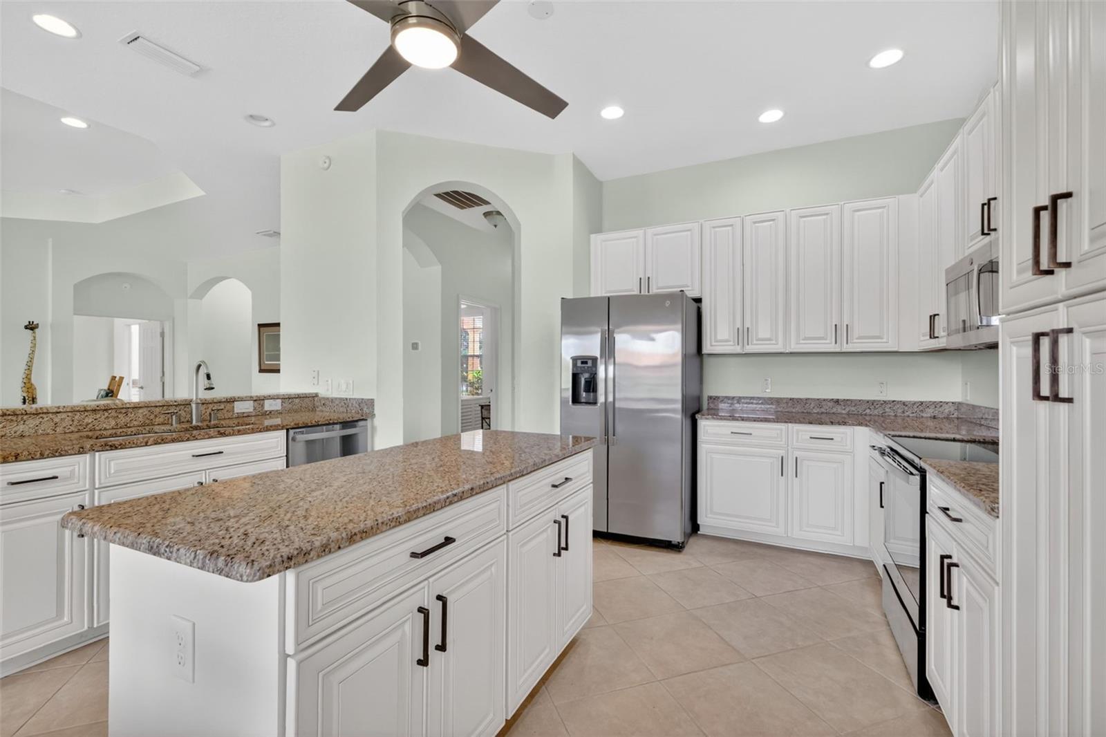 LAKESIDE LANDINGS - Residential