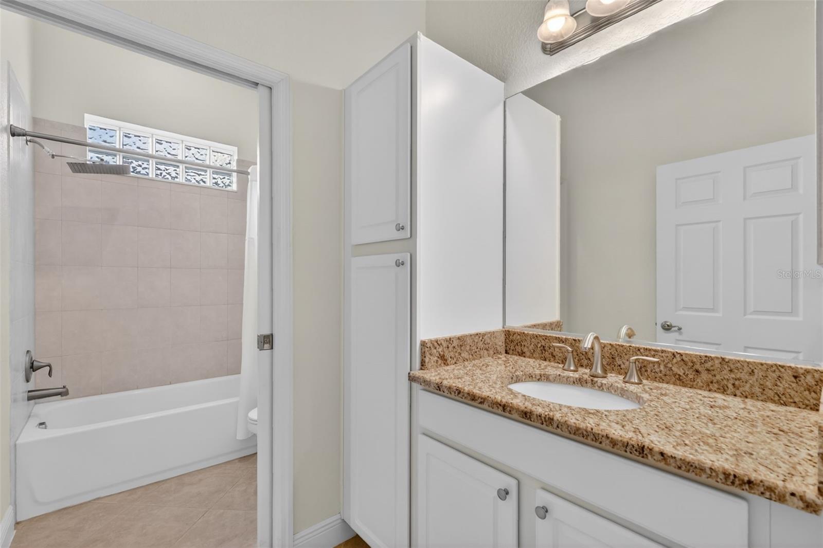 LAKESIDE LANDINGS - Residential