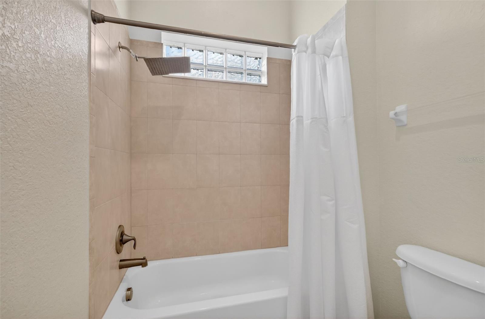 LAKESIDE LANDINGS - Residential