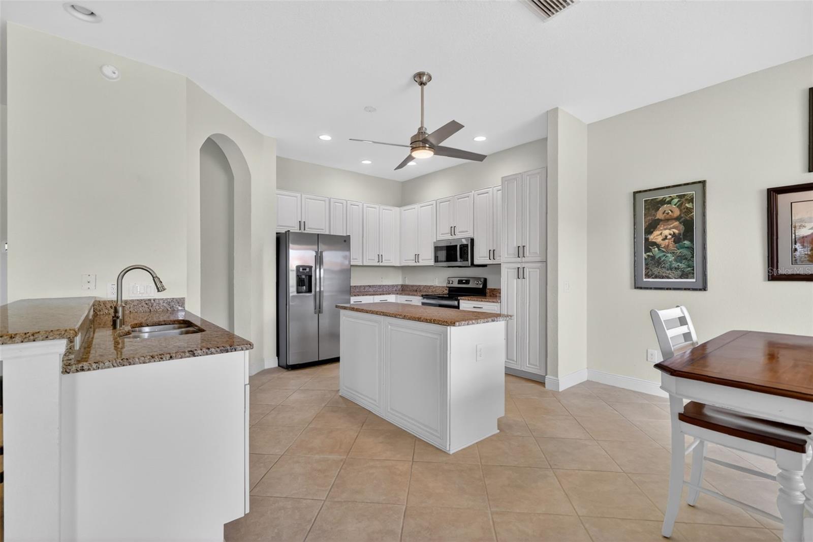 LAKESIDE LANDINGS - Residential