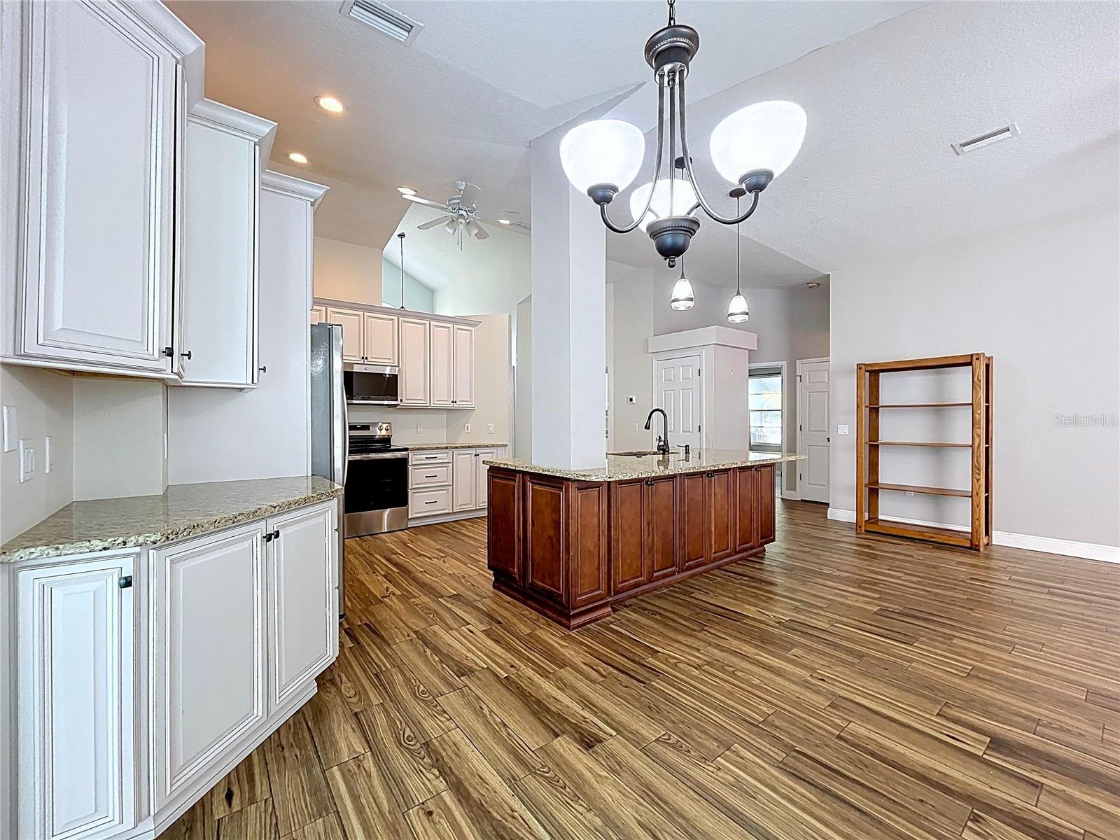 AUTUMN OAKS - Residential