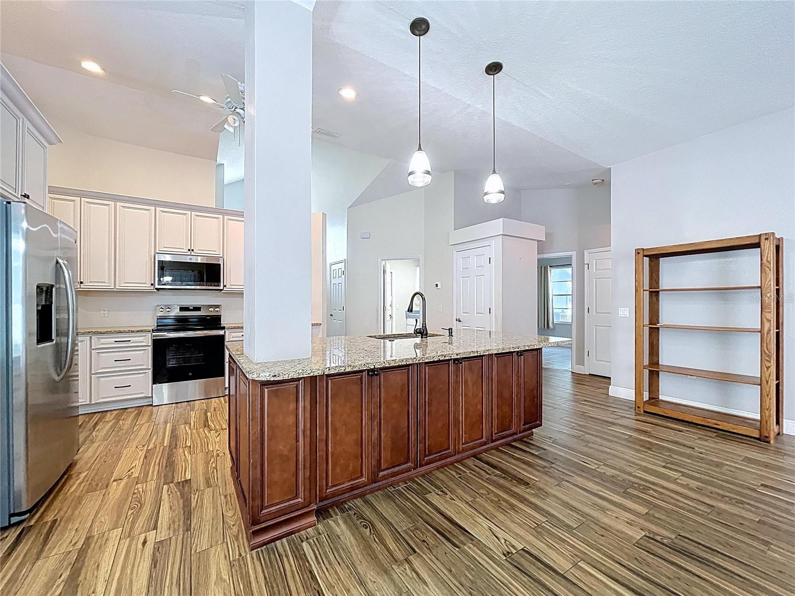 AUTUMN OAKS - Residential