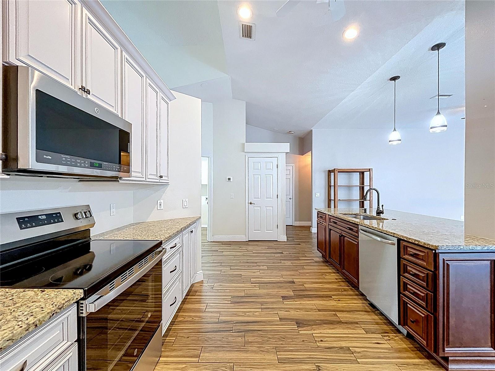 AUTUMN OAKS - Residential