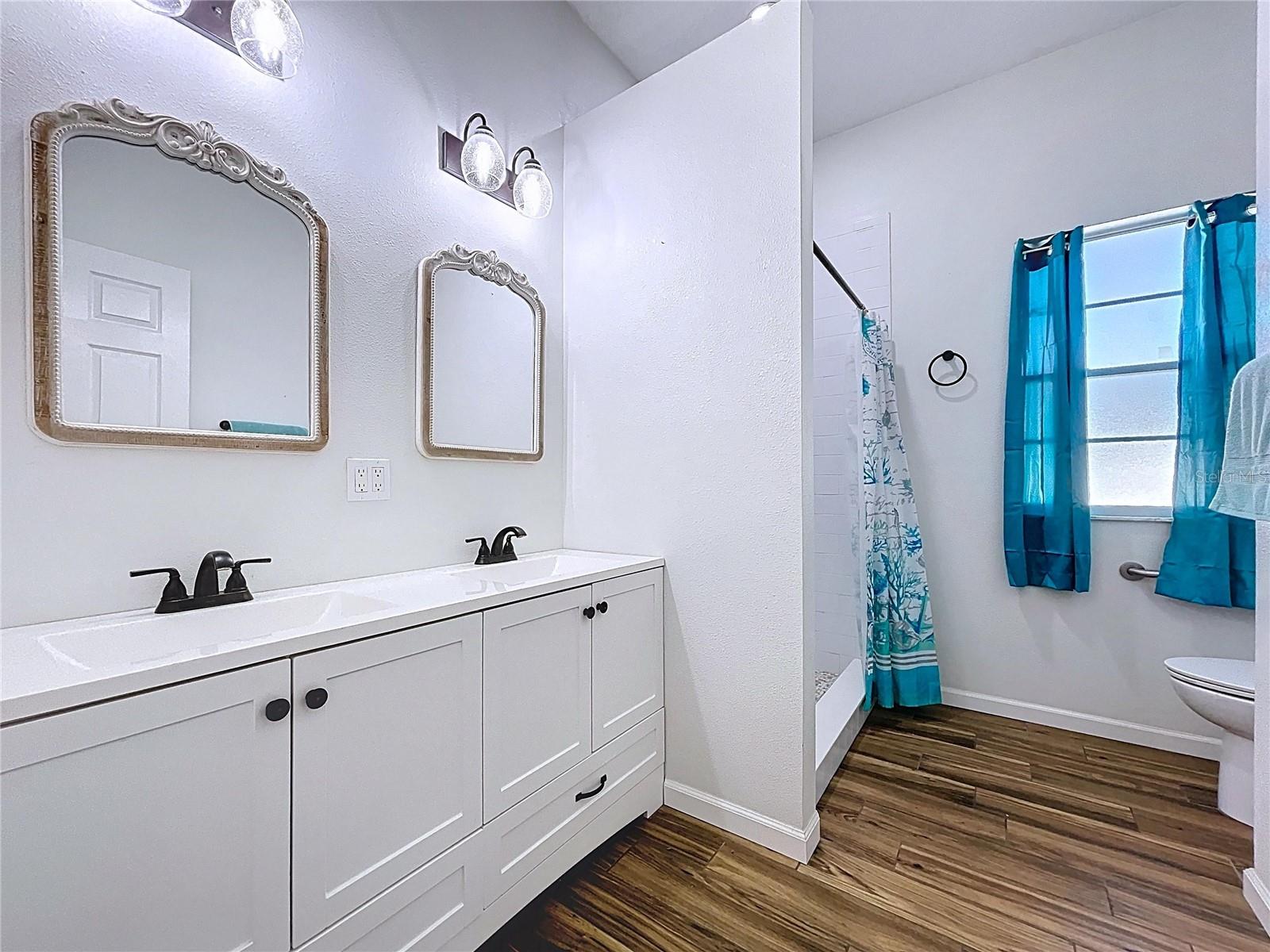 AUTUMN OAKS - Residential