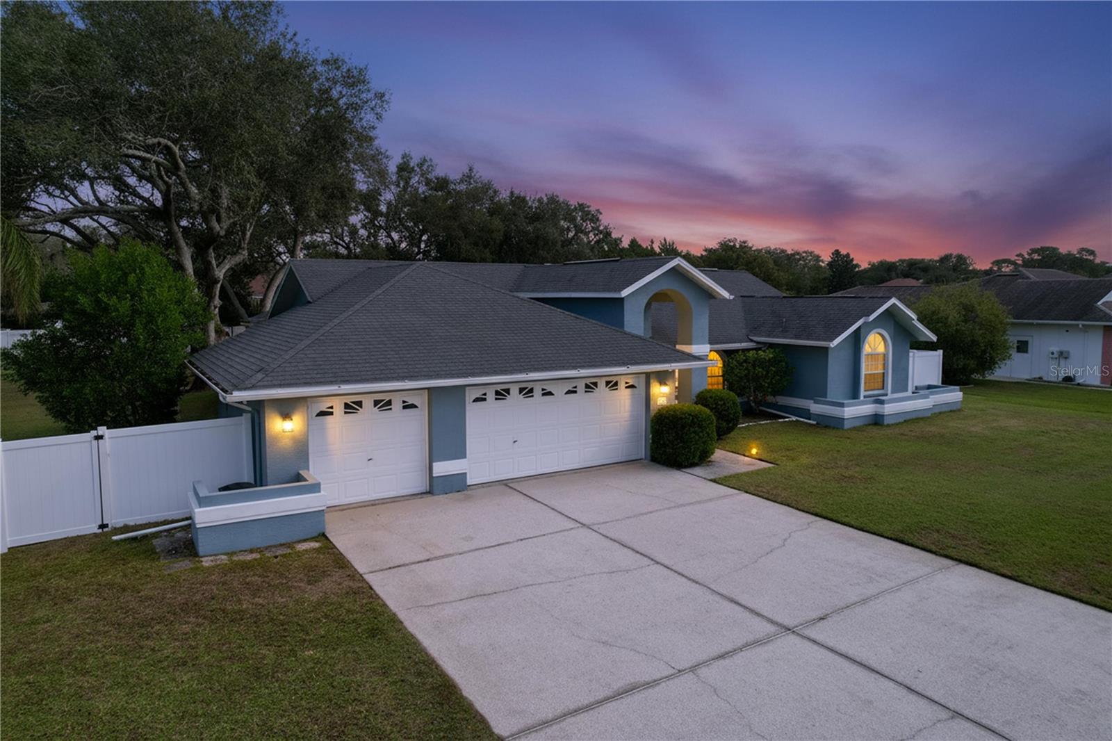 AUTUMN OAKS - Residential