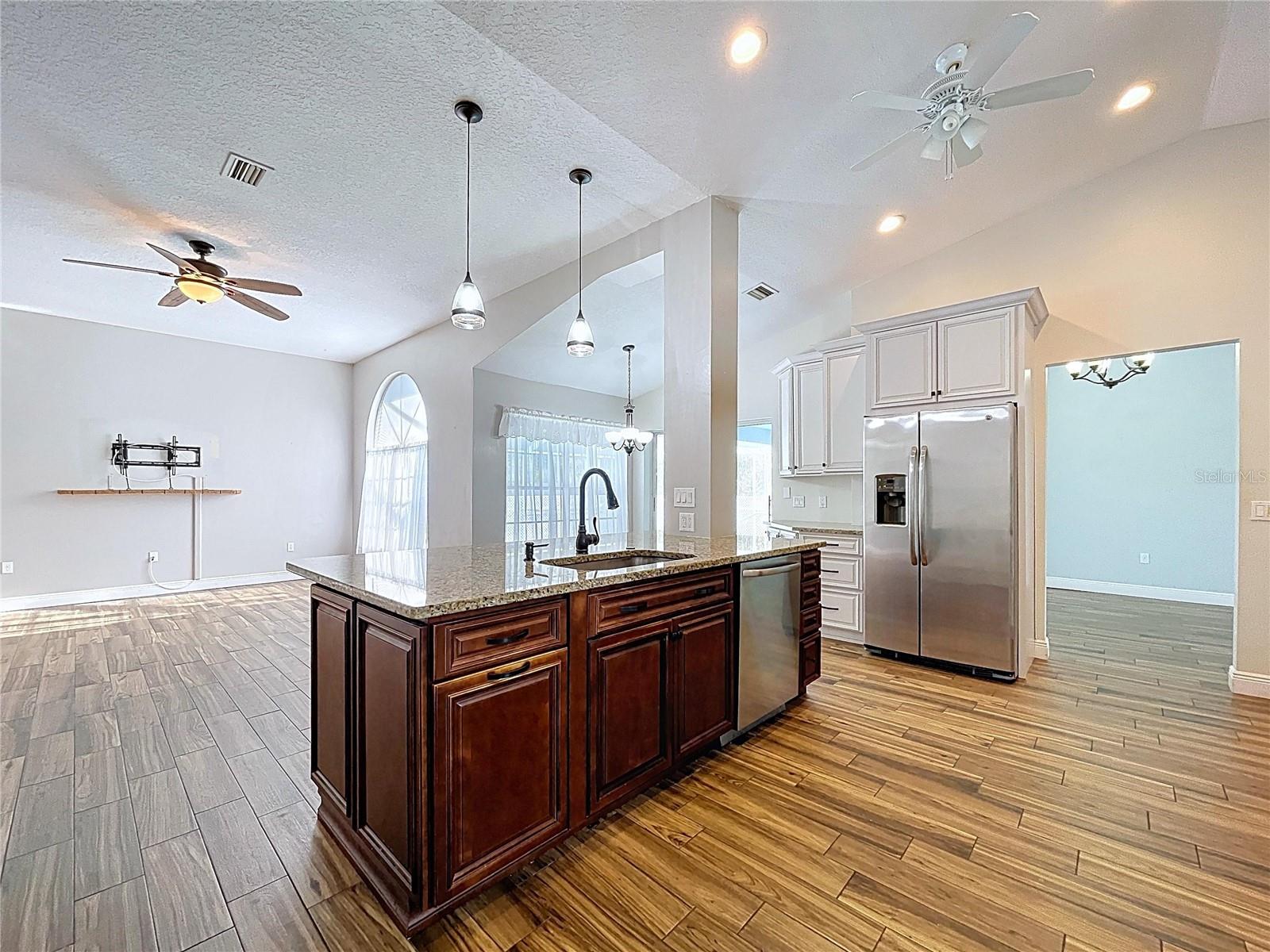 AUTUMN OAKS - Residential