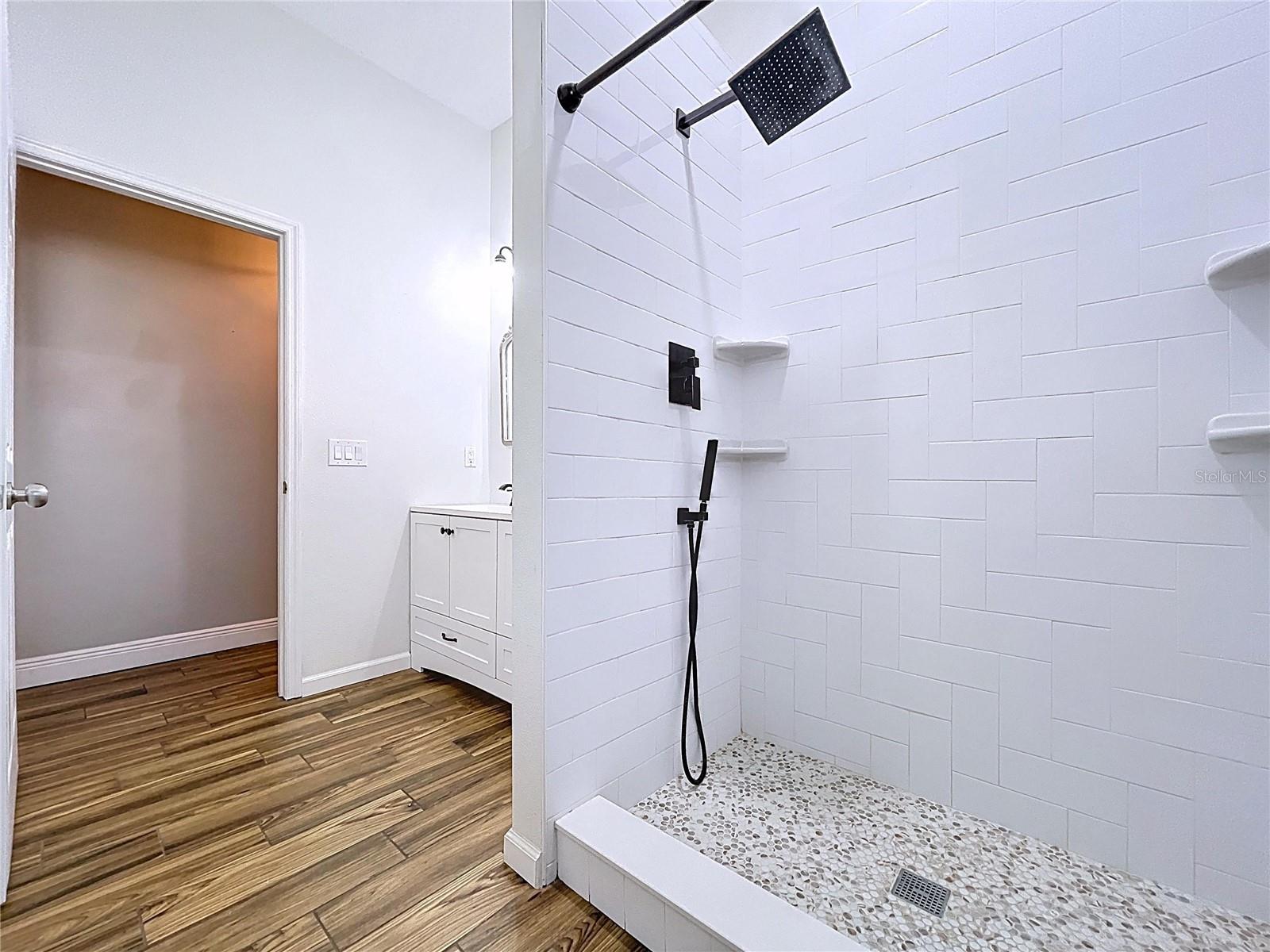 AUTUMN OAKS - Residential