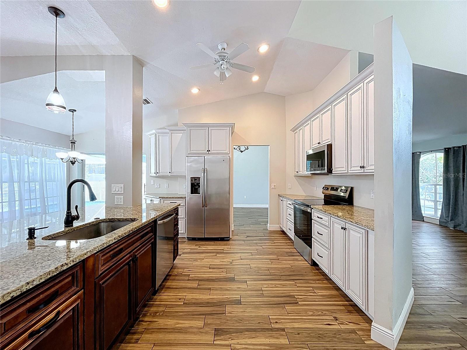 AUTUMN OAKS - Residential