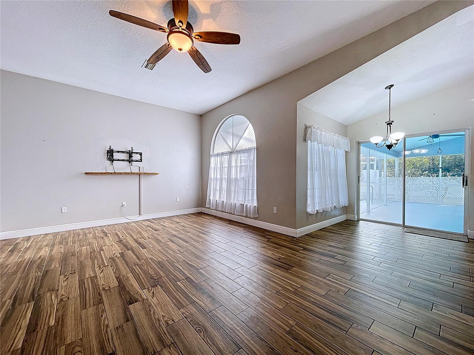 AUTUMN OAKS - Residential