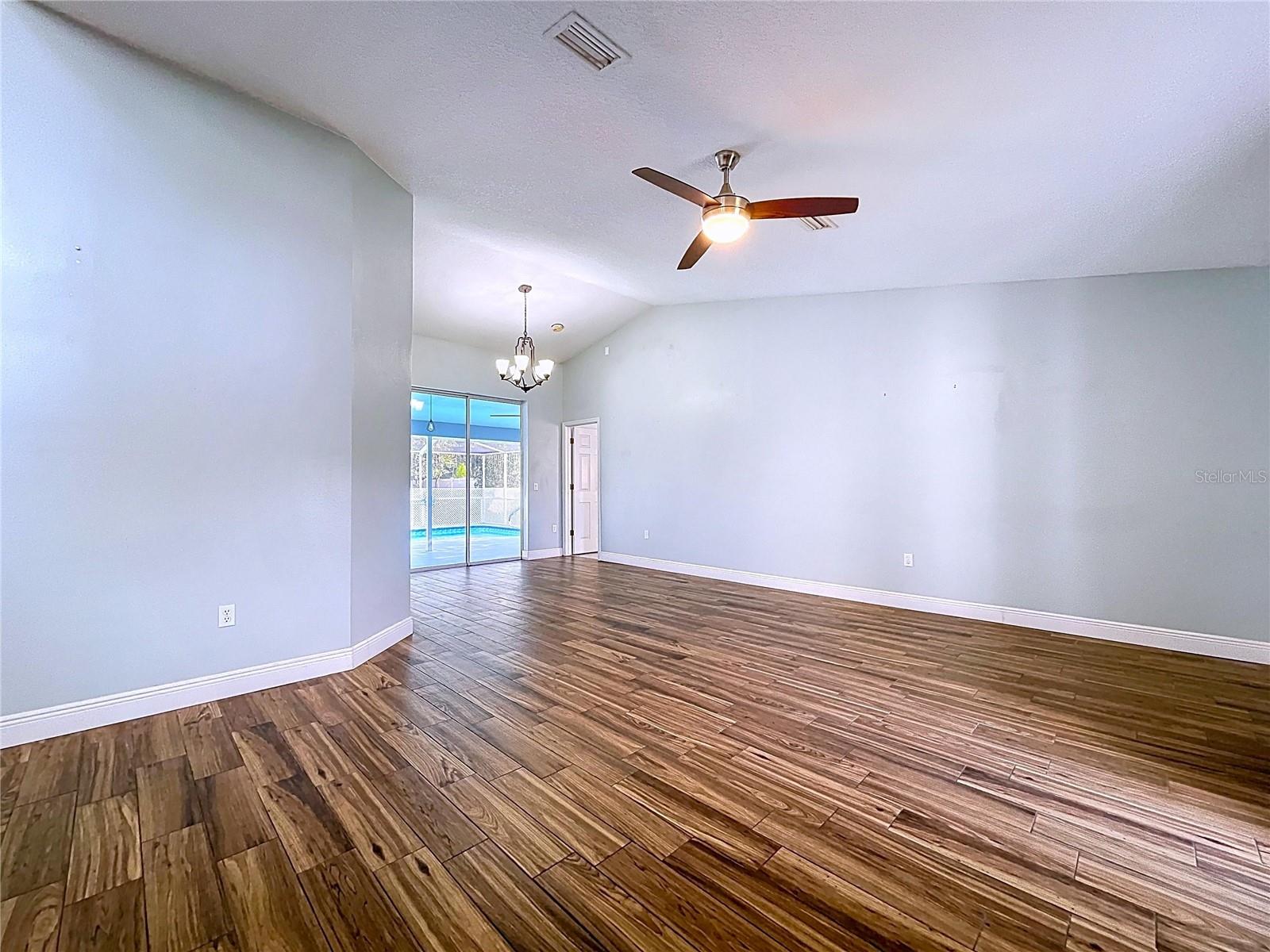 AUTUMN OAKS - Residential