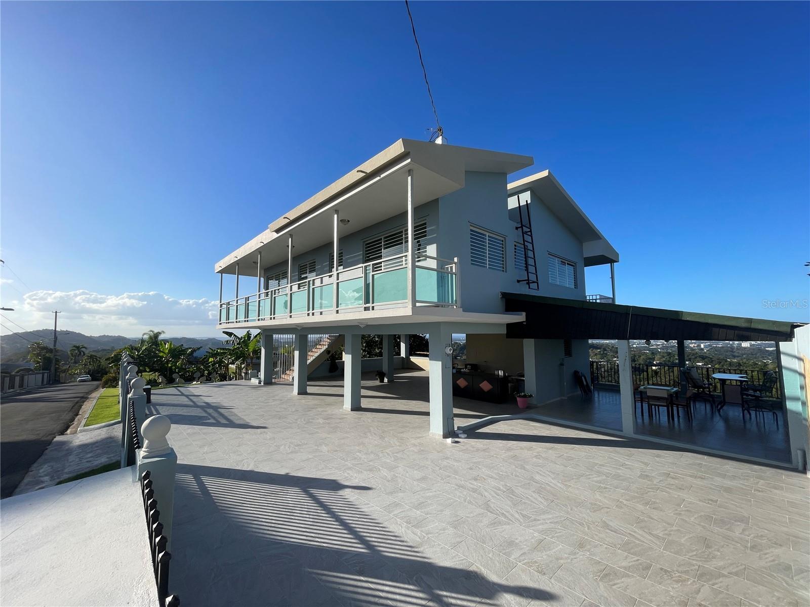 HOLLYWOOD HILLS HOA - Residential