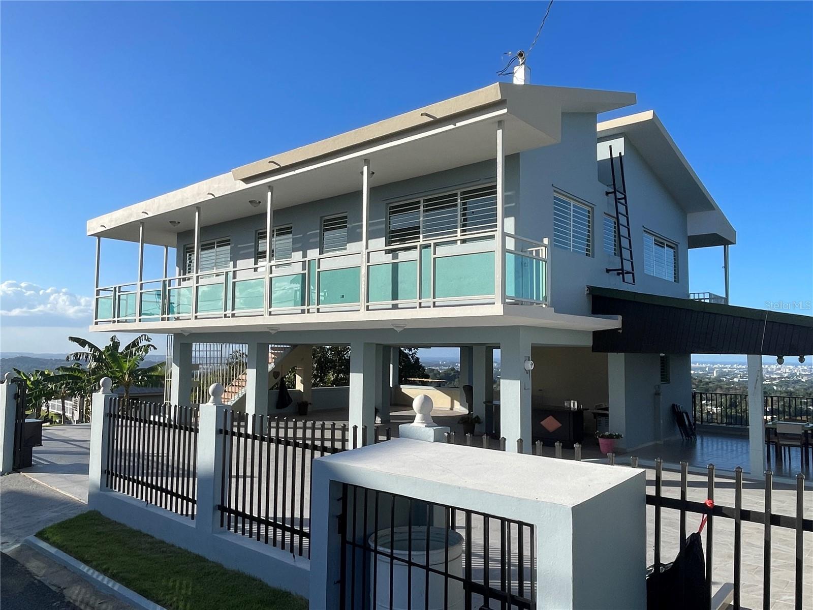 HOLLYWOOD HILLS HOA - Residential