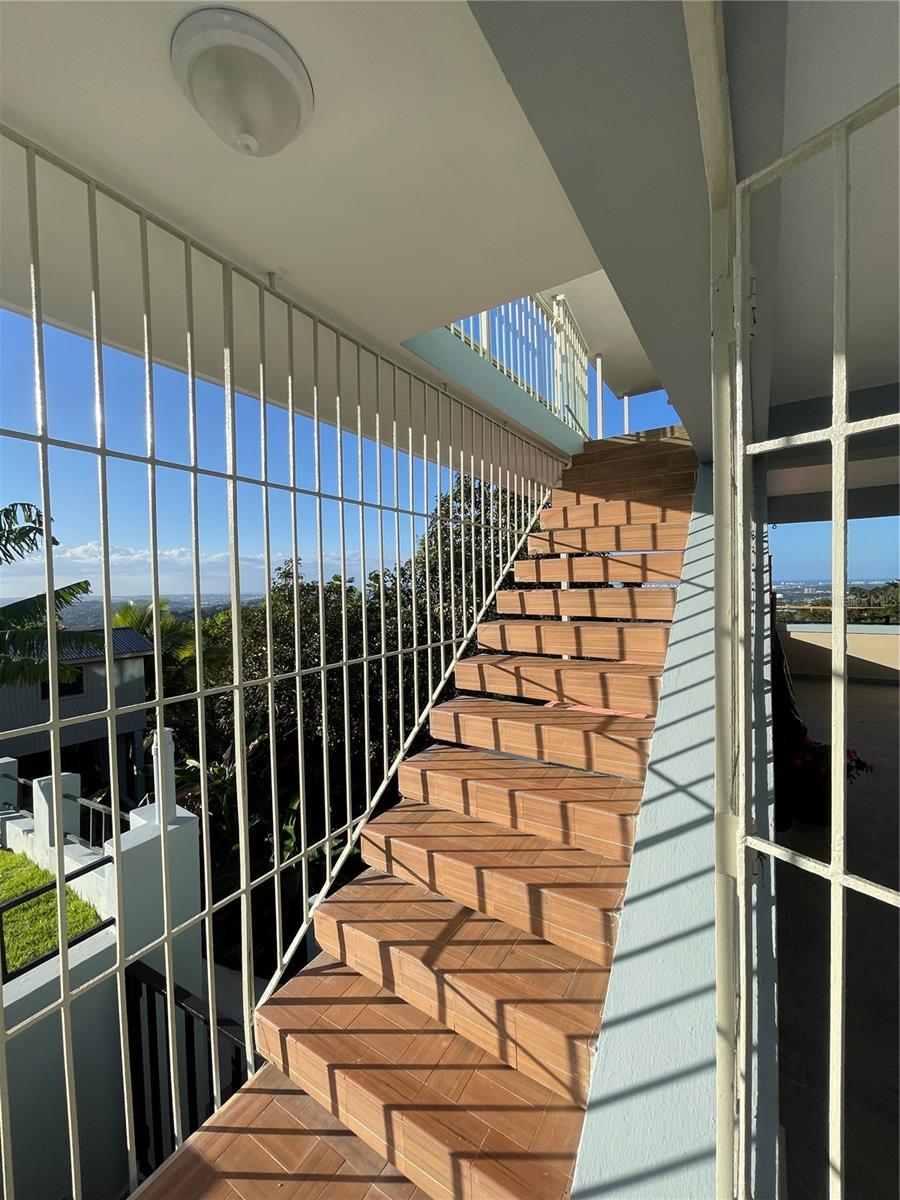 HOLLYWOOD HILLS HOA - Residential