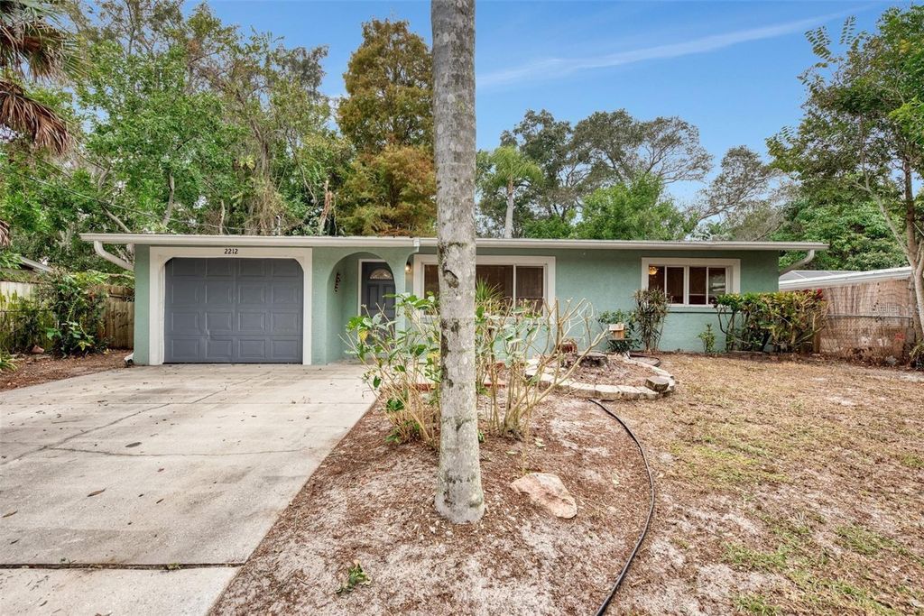 Photo of 2212 Vinson Avenue, Sarasota, FL 34232 (MLS # A4698109)