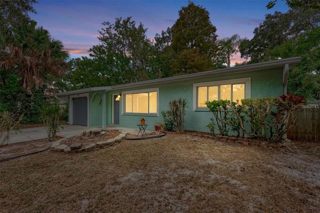 Photo of 2212 Vinson Avenue, Sarasota, FL 34232 (MLS # A4698109)