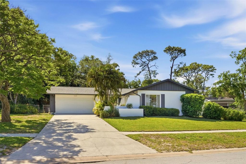 Photo of 1434 Red Oak Drive, Tarpon Springs, FL 34689 (MLS # TB8498241)