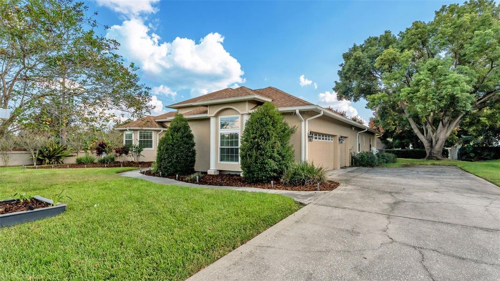 Photo of 959 Hamilton Place Lane, Lakeland, FL 33813 (MLS # L4956828)
