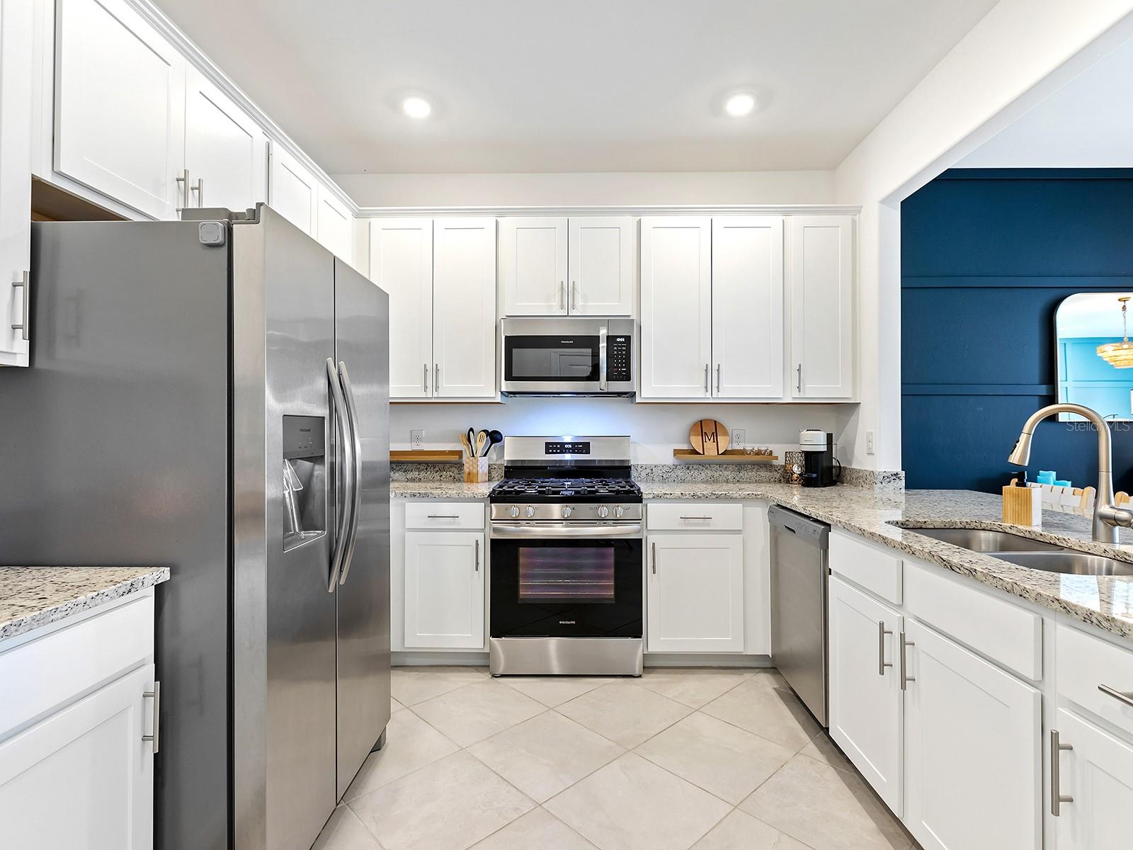 LORRAINE LAKES - Residential