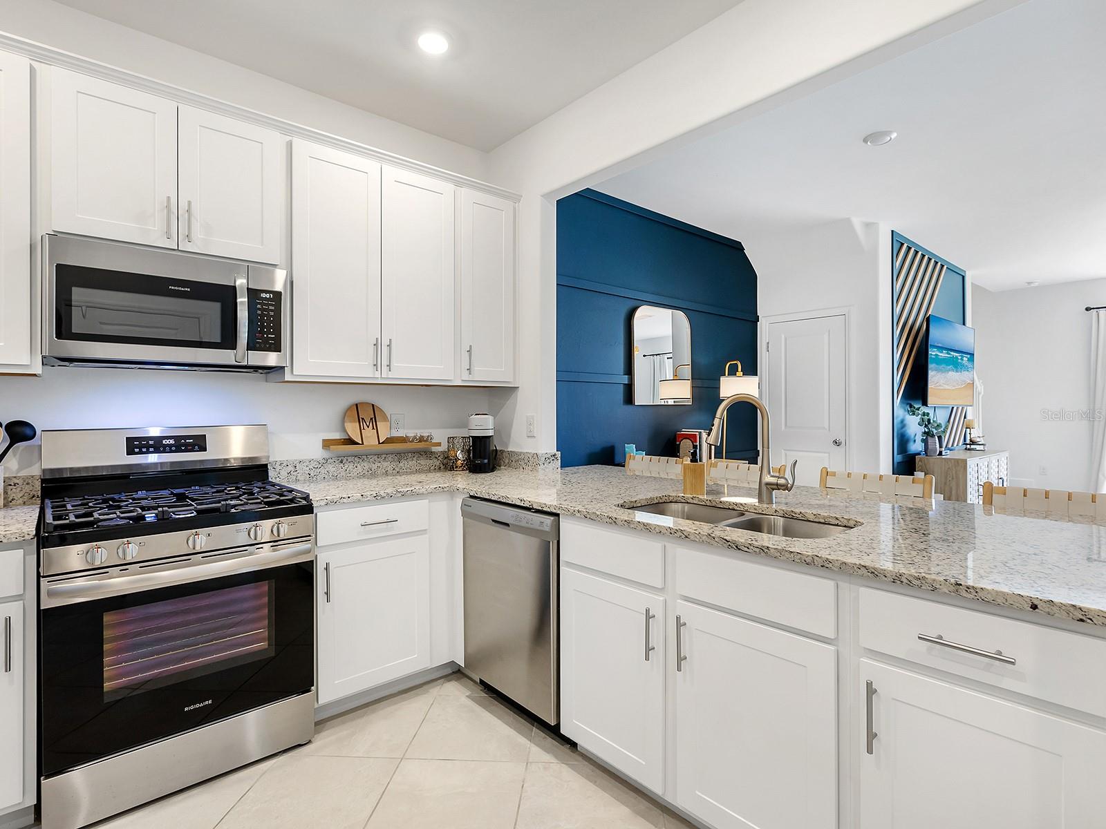 LORRAINE LAKES - Residential