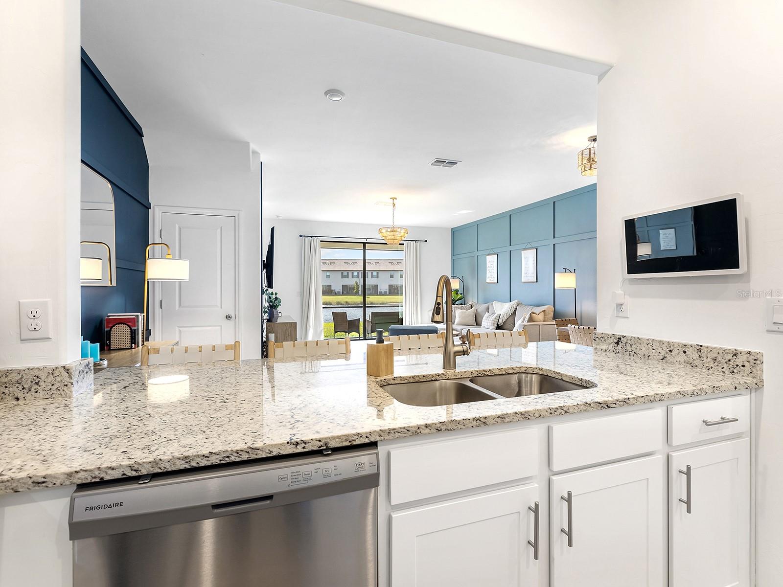 LORRAINE LAKES - Residential