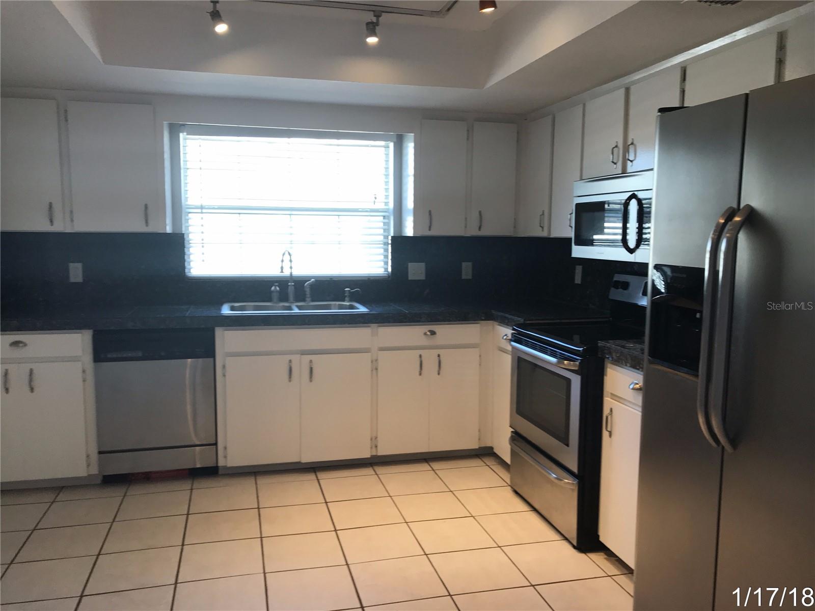 CLUBHOUSE ESTATES - Residential Lease