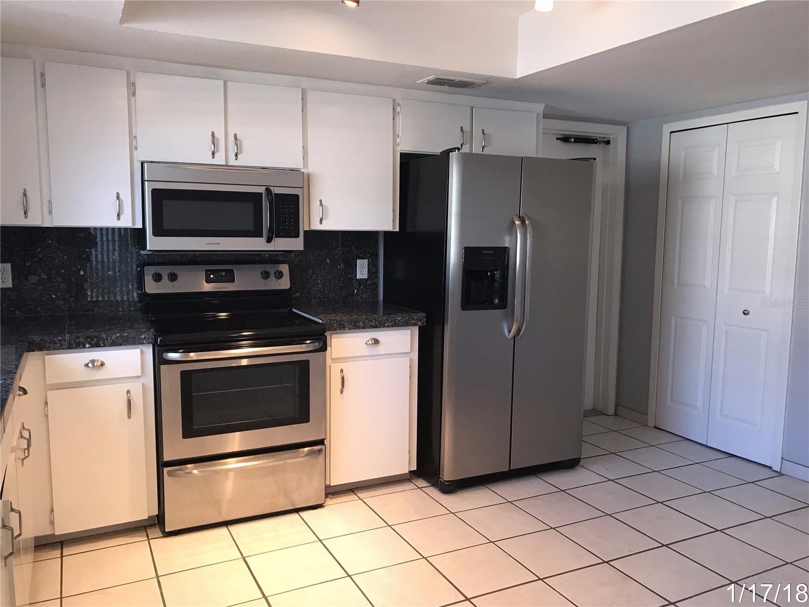 CLUBHOUSE ESTATES - Residential Lease