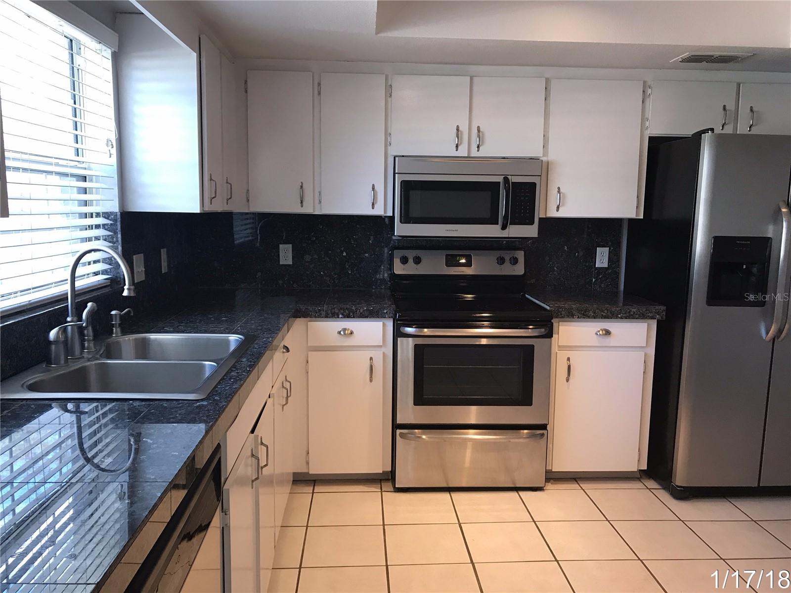 CLUBHOUSE ESTATES - Residential Lease