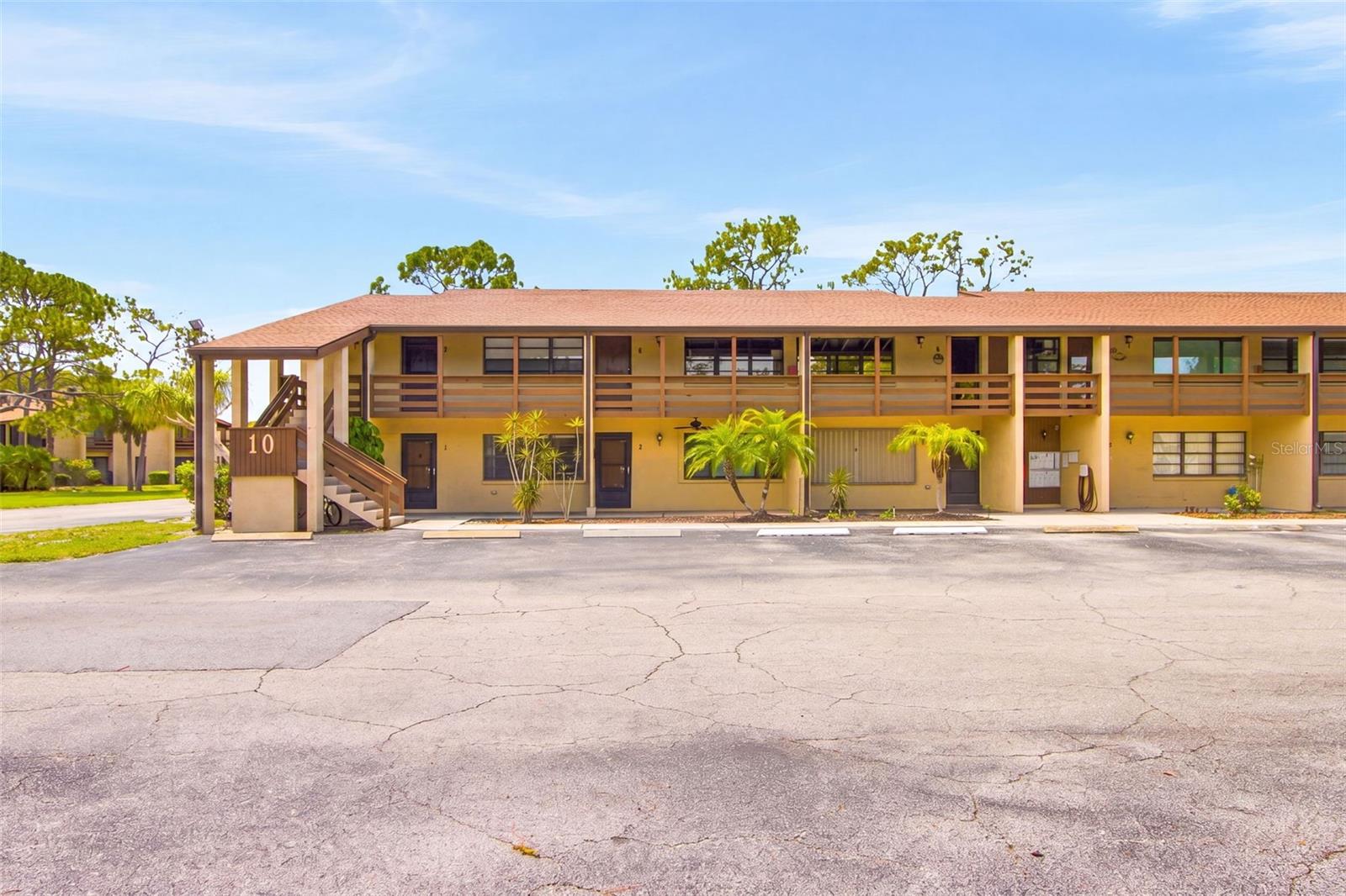 10 QUAILS RUN BOULEVARD 8